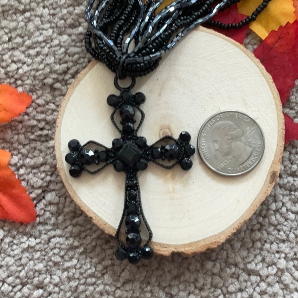 ONYX CROSS ON BEAUTIFUL BEADED CHAIN - Picture 5 of 5